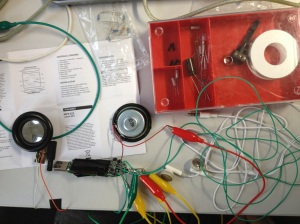 Wiring up speakers and MP3-Player.